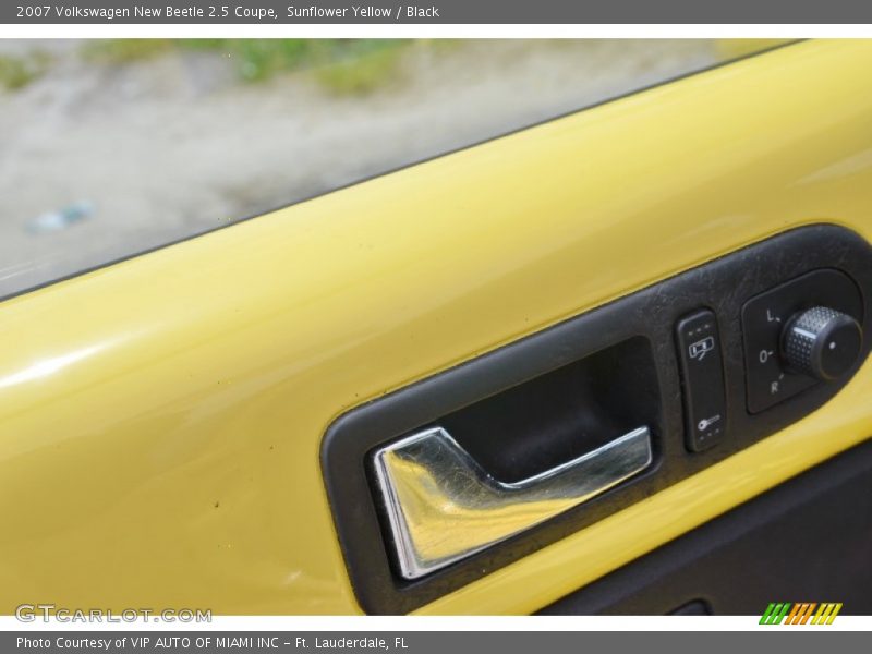 Sunflower Yellow / Black 2007 Volkswagen New Beetle 2.5 Coupe
