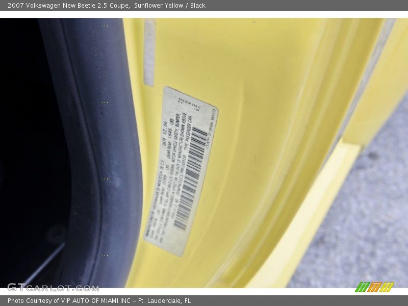 Sunflower Yellow / Black 2007 Volkswagen New Beetle 2.5 Coupe