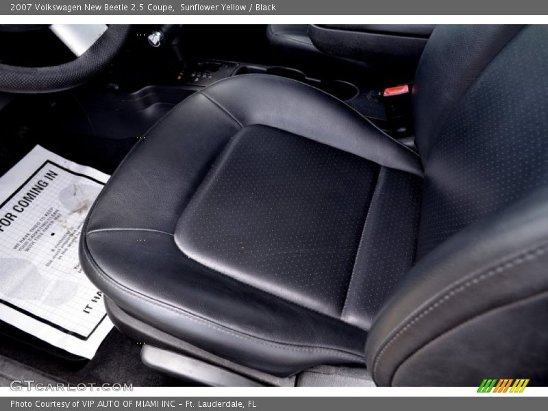 Sunflower Yellow / Black 2007 Volkswagen New Beetle 2.5 Coupe