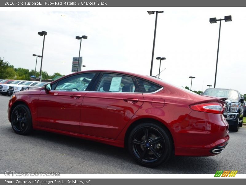 Ruby Red Metallic / Charcoal Black 2016 Ford Fusion SE