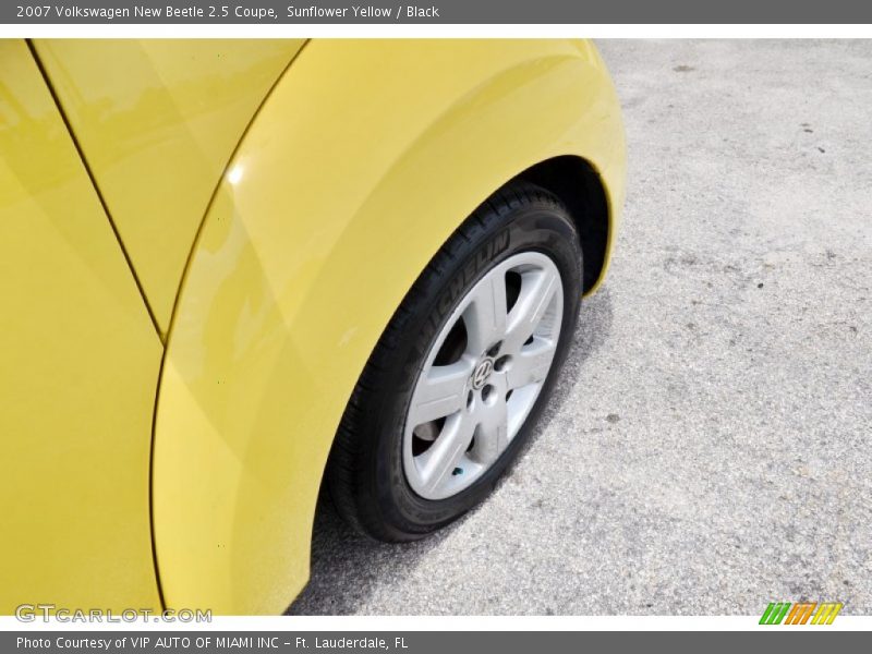Sunflower Yellow / Black 2007 Volkswagen New Beetle 2.5 Coupe