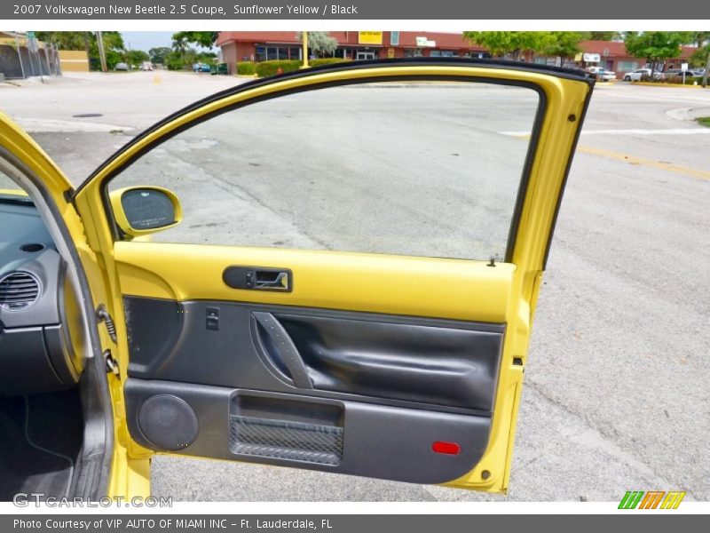 Sunflower Yellow / Black 2007 Volkswagen New Beetle 2.5 Coupe