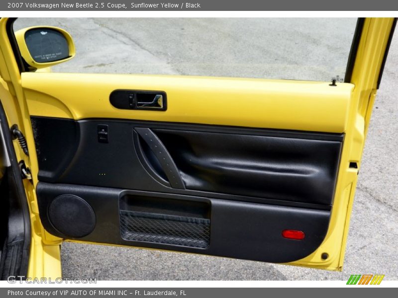 Sunflower Yellow / Black 2007 Volkswagen New Beetle 2.5 Coupe