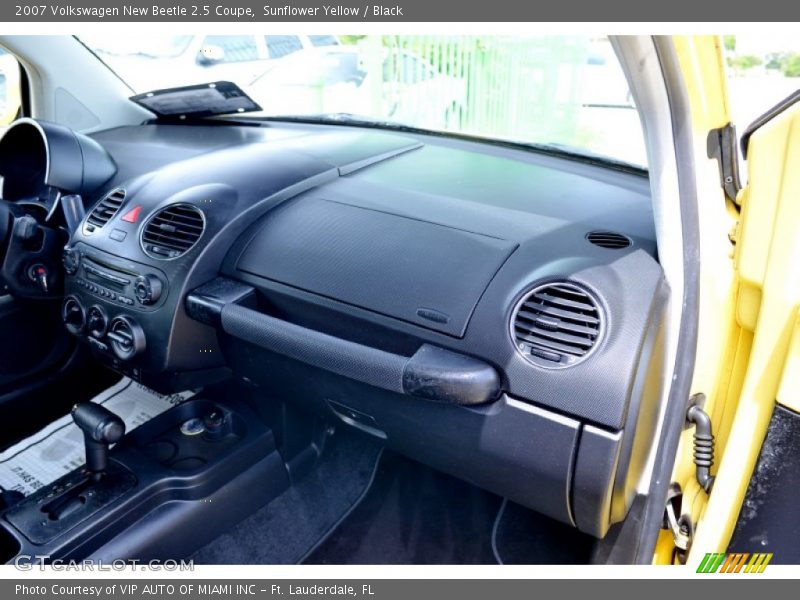 Sunflower Yellow / Black 2007 Volkswagen New Beetle 2.5 Coupe