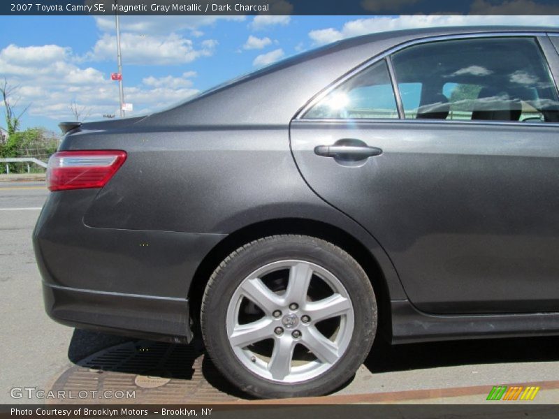 Magnetic Gray Metallic / Dark Charcoal 2007 Toyota Camry SE
