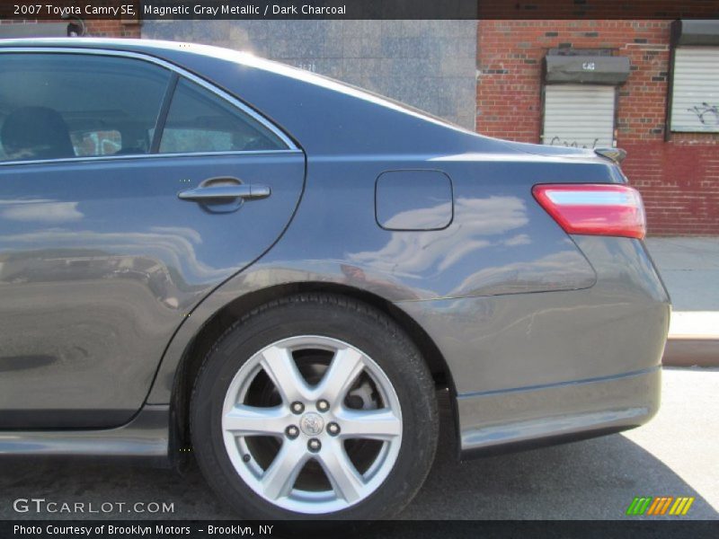 Magnetic Gray Metallic / Dark Charcoal 2007 Toyota Camry SE