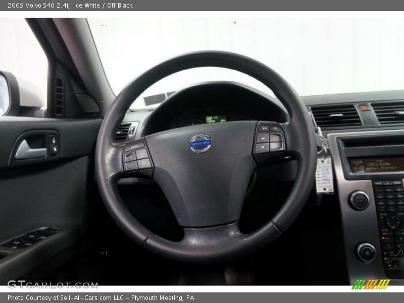 Ice White / Off Black 2009 Volvo S40 2.4i