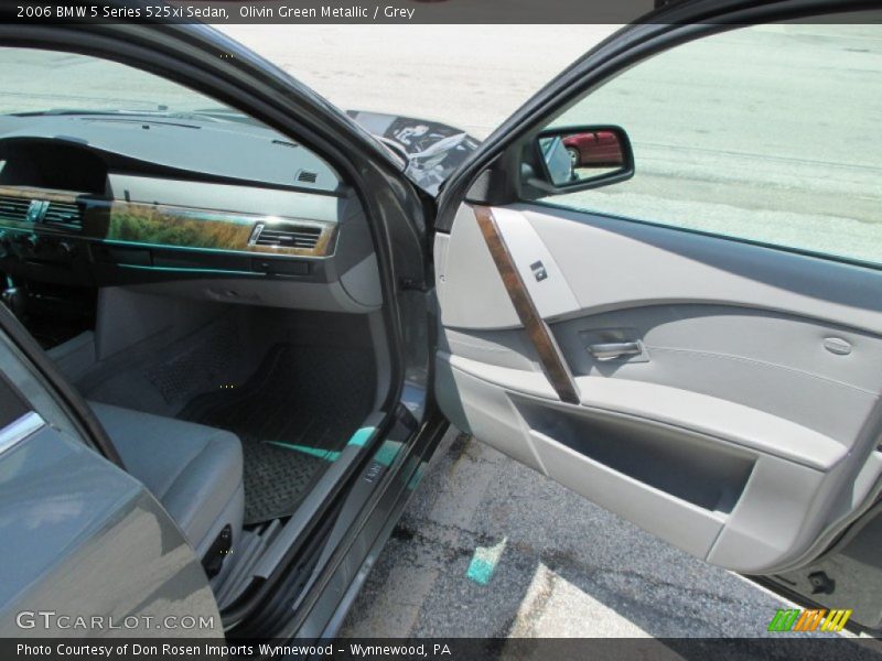 Olivin Green Metallic / Grey 2006 BMW 5 Series 525xi Sedan