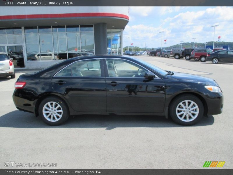 Black / Bisque 2011 Toyota Camry XLE