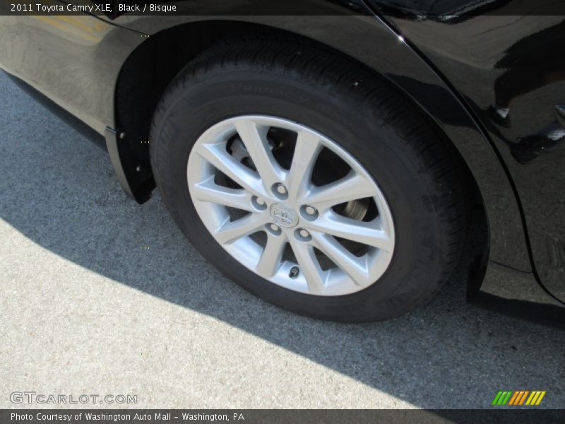 Black / Bisque 2011 Toyota Camry XLE