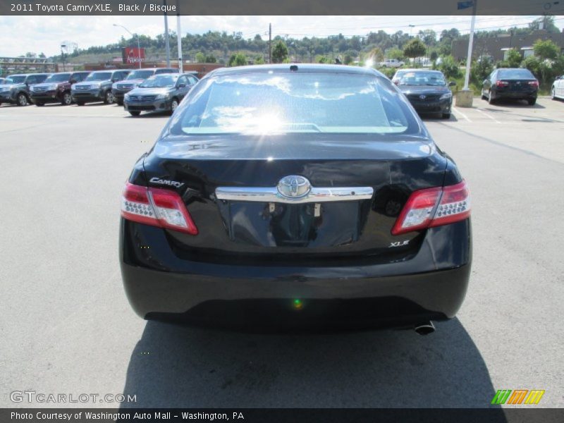 Black / Bisque 2011 Toyota Camry XLE