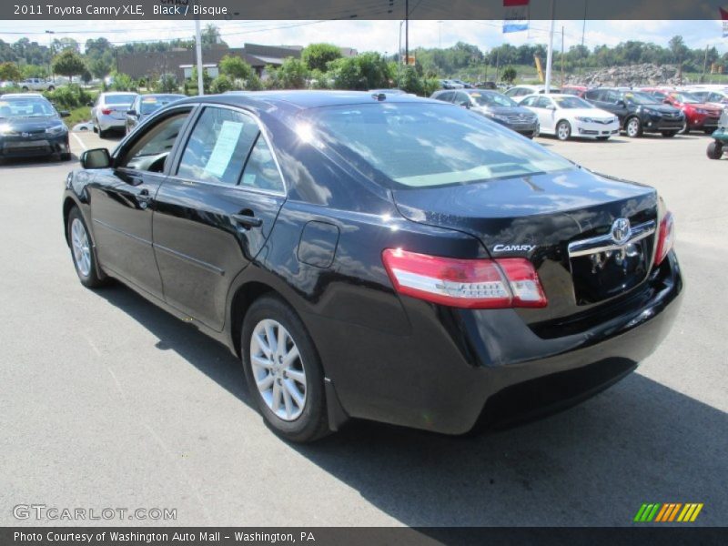 Black / Bisque 2011 Toyota Camry XLE
