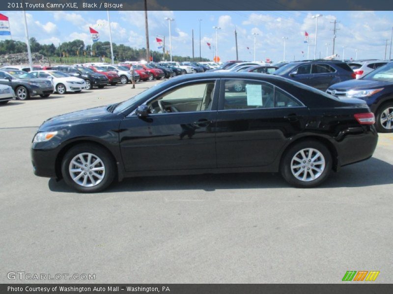 Black / Bisque 2011 Toyota Camry XLE