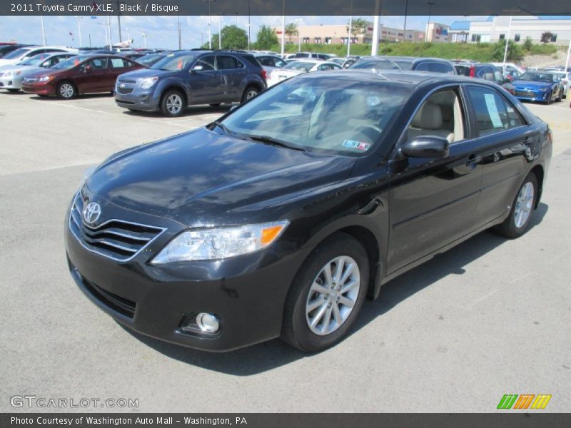 Black / Bisque 2011 Toyota Camry XLE