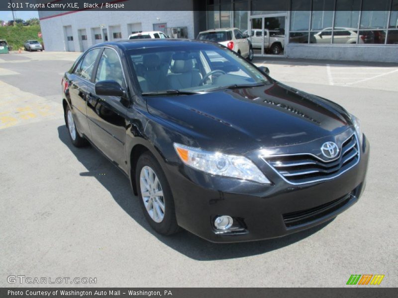 Black / Bisque 2011 Toyota Camry XLE