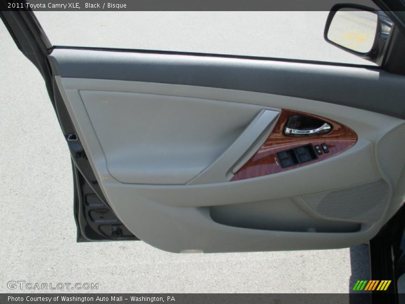 Black / Bisque 2011 Toyota Camry XLE