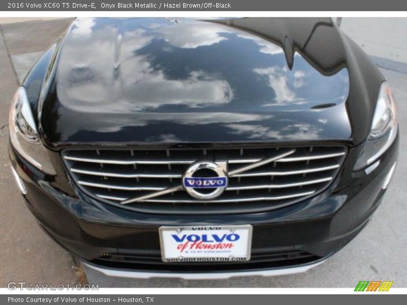 Onyx Black Metallic / Hazel Brown/Off-Black 2016 Volvo XC60 T5 Drive-E