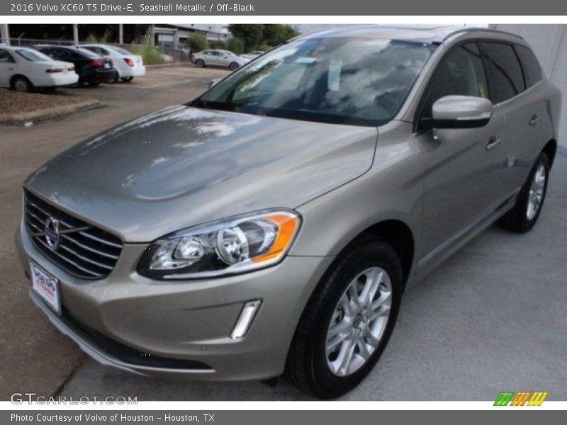 Seashell Metallic / Off-Black 2016 Volvo XC60 T5 Drive-E