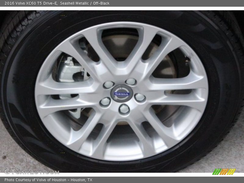 Seashell Metallic / Off-Black 2016 Volvo XC60 T5 Drive-E