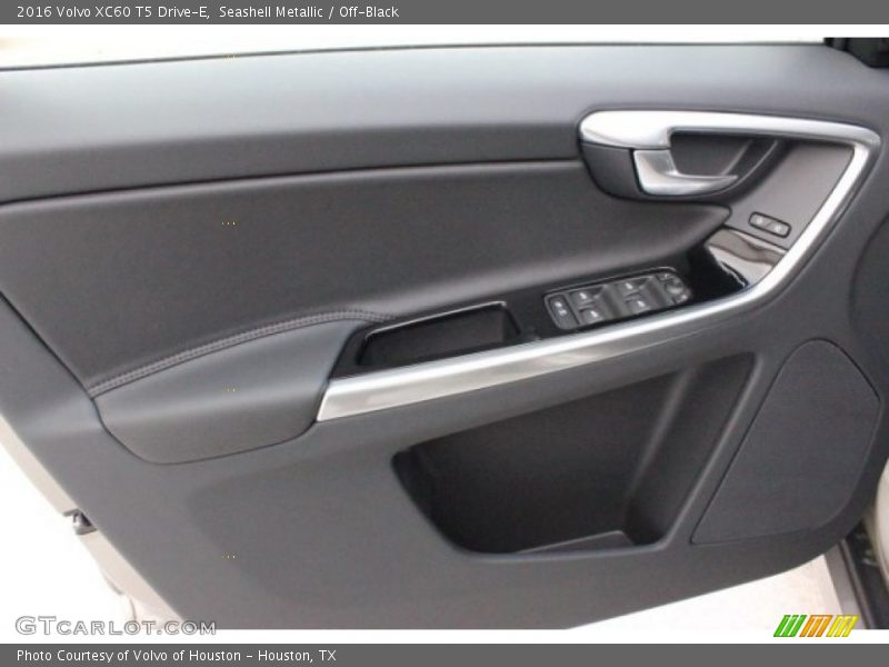 Seashell Metallic / Off-Black 2016 Volvo XC60 T5 Drive-E