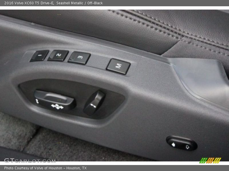 Seashell Metallic / Off-Black 2016 Volvo XC60 T5 Drive-E