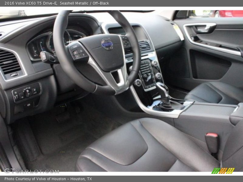 Seashell Metallic / Off-Black 2016 Volvo XC60 T5 Drive-E