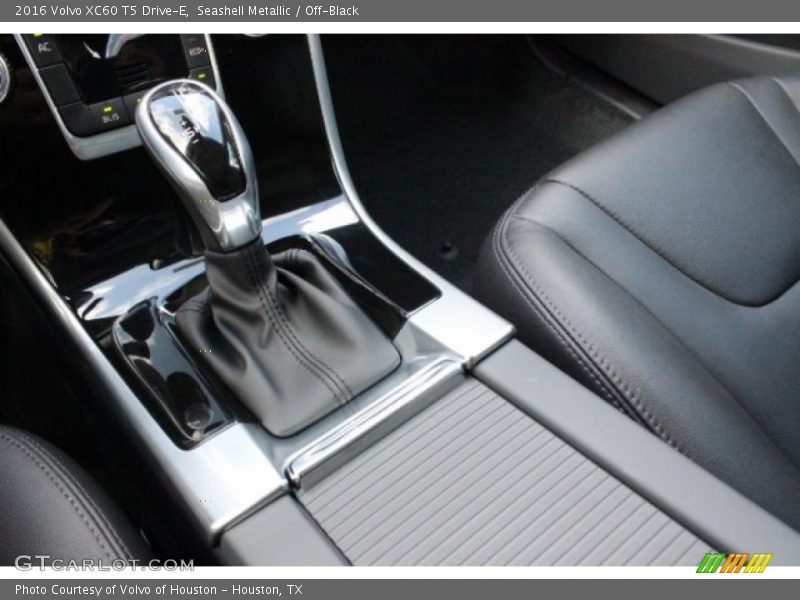Seashell Metallic / Off-Black 2016 Volvo XC60 T5 Drive-E
