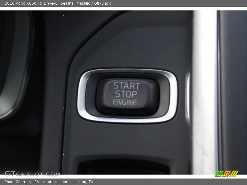 Seashell Metallic / Off-Black 2016 Volvo XC60 T5 Drive-E