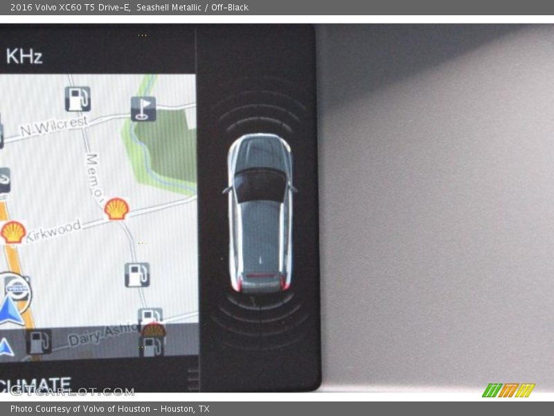 Seashell Metallic / Off-Black 2016 Volvo XC60 T5 Drive-E