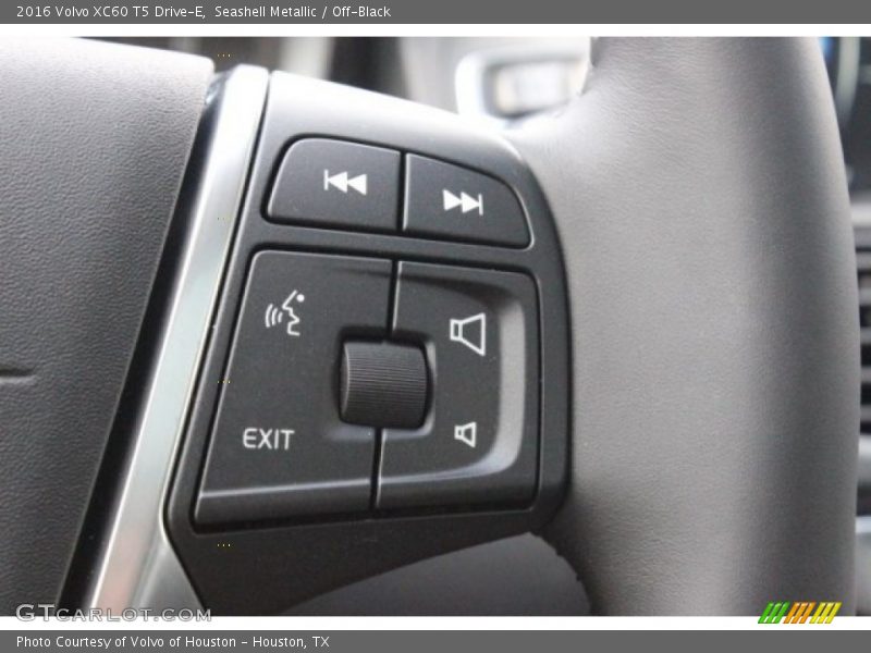 Seashell Metallic / Off-Black 2016 Volvo XC60 T5 Drive-E