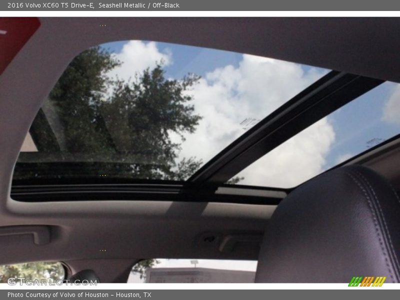 Seashell Metallic / Off-Black 2016 Volvo XC60 T5 Drive-E