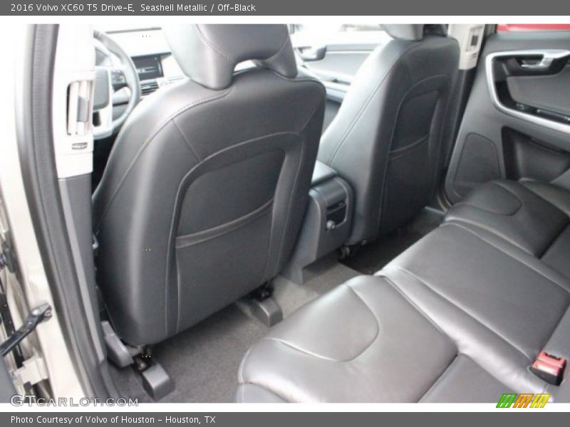 Seashell Metallic / Off-Black 2016 Volvo XC60 T5 Drive-E