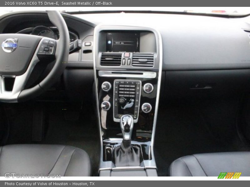 Seashell Metallic / Off-Black 2016 Volvo XC60 T5 Drive-E