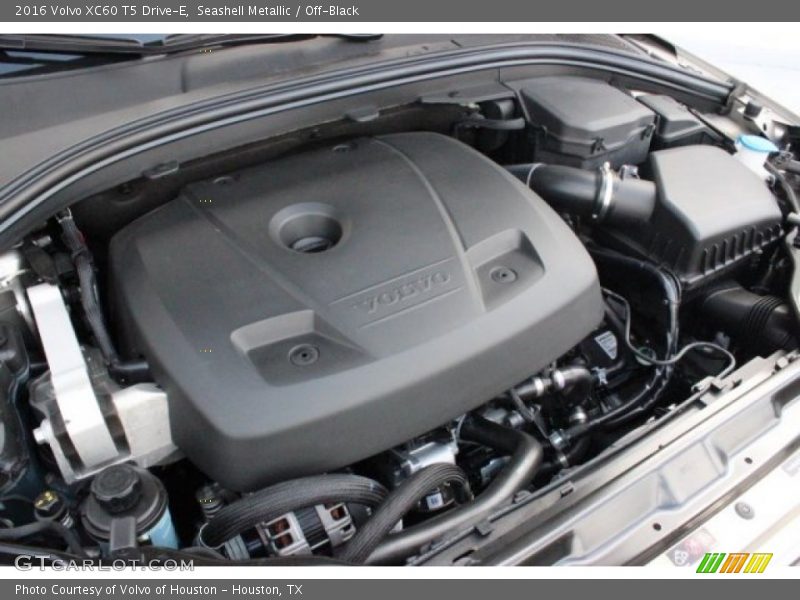 Seashell Metallic / Off-Black 2016 Volvo XC60 T5 Drive-E