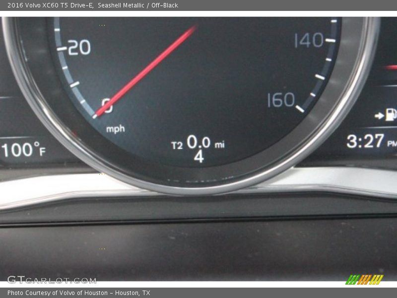 Seashell Metallic / Off-Black 2016 Volvo XC60 T5 Drive-E