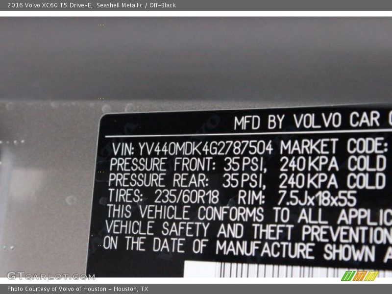 Seashell Metallic / Off-Black 2016 Volvo XC60 T5 Drive-E