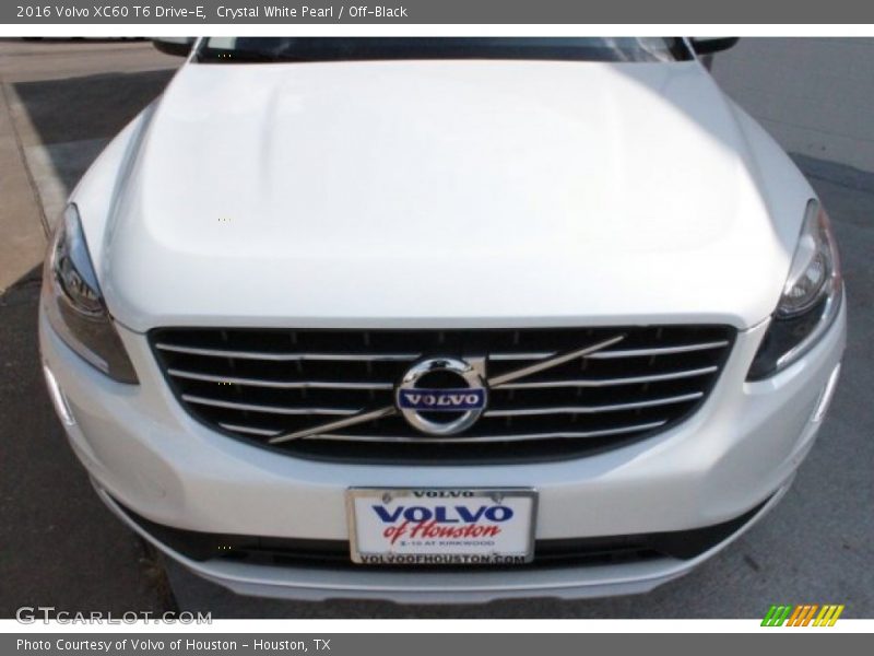 Crystal White Pearl / Off-Black 2016 Volvo XC60 T6 Drive-E
