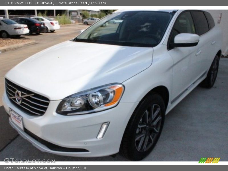 Crystal White Pearl / Off-Black 2016 Volvo XC60 T6 Drive-E
