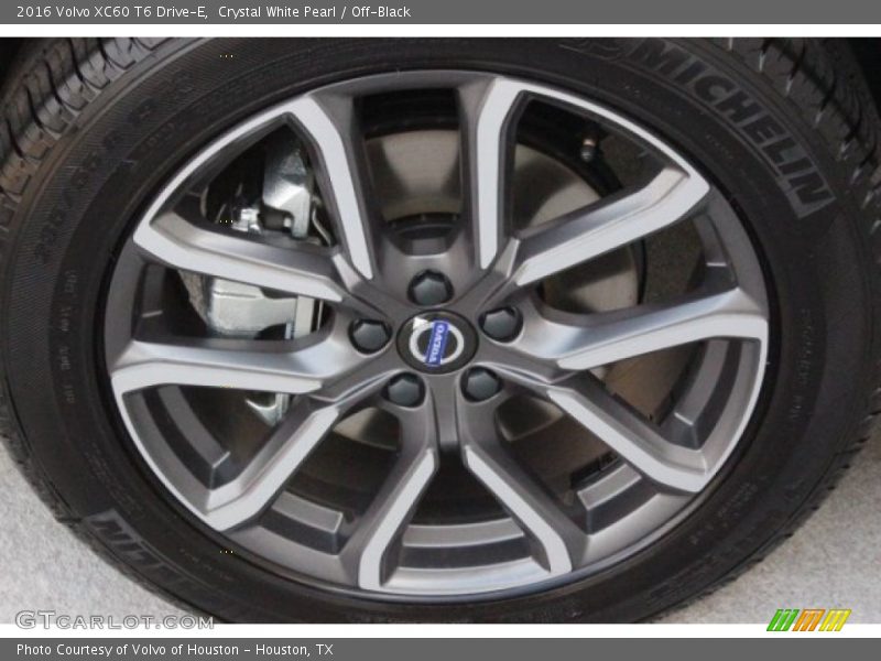 Crystal White Pearl / Off-Black 2016 Volvo XC60 T6 Drive-E