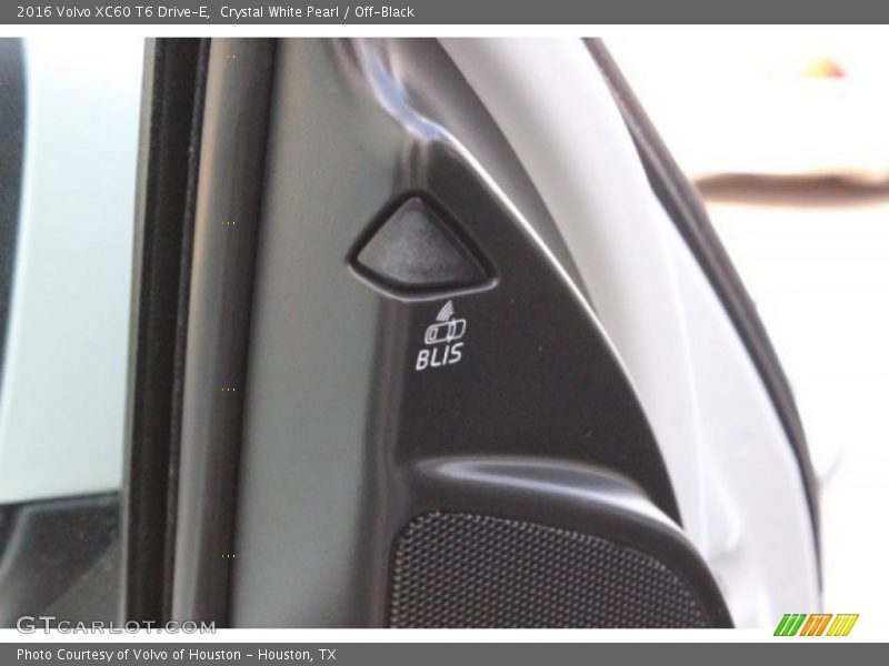 Crystal White Pearl / Off-Black 2016 Volvo XC60 T6 Drive-E