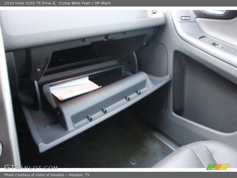 Crystal White Pearl / Off-Black 2016 Volvo XC60 T6 Drive-E