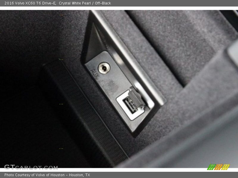 Crystal White Pearl / Off-Black 2016 Volvo XC60 T6 Drive-E