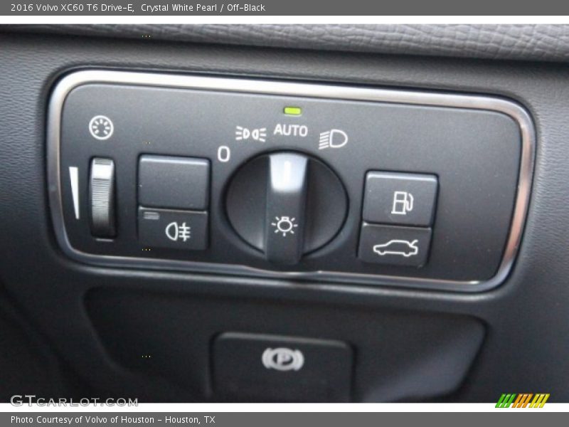 Crystal White Pearl / Off-Black 2016 Volvo XC60 T6 Drive-E