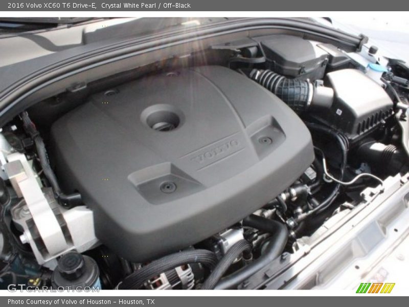 Crystal White Pearl / Off-Black 2016 Volvo XC60 T6 Drive-E