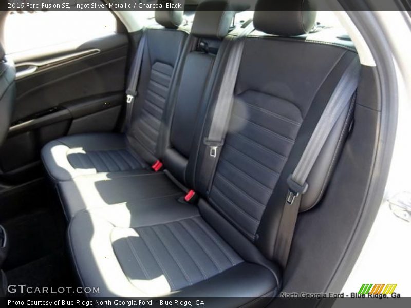 Ingot Silver Metallic / Charcoal Black 2016 Ford Fusion SE