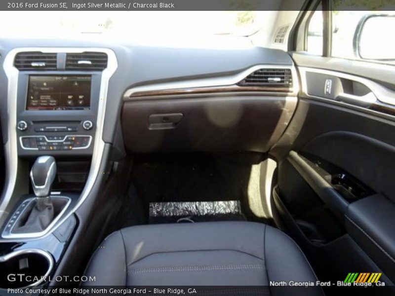Ingot Silver Metallic / Charcoal Black 2016 Ford Fusion SE