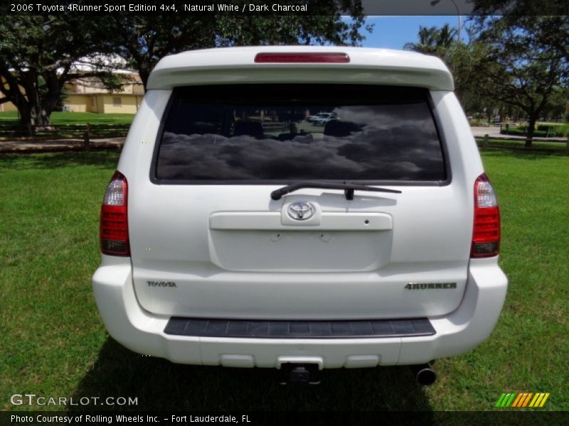 Natural White / Dark Charcoal 2006 Toyota 4Runner Sport Edition 4x4