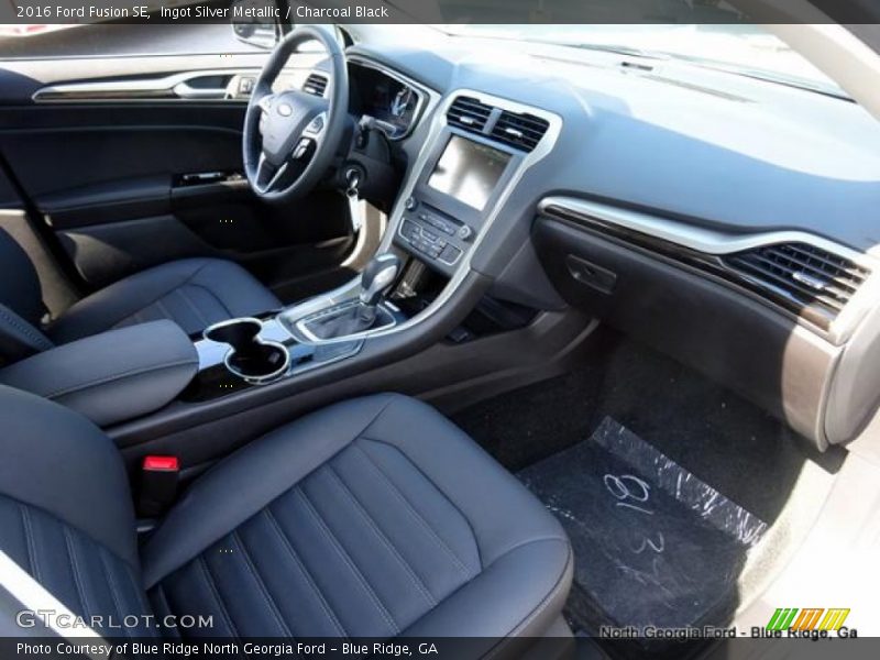 Ingot Silver Metallic / Charcoal Black 2016 Ford Fusion SE