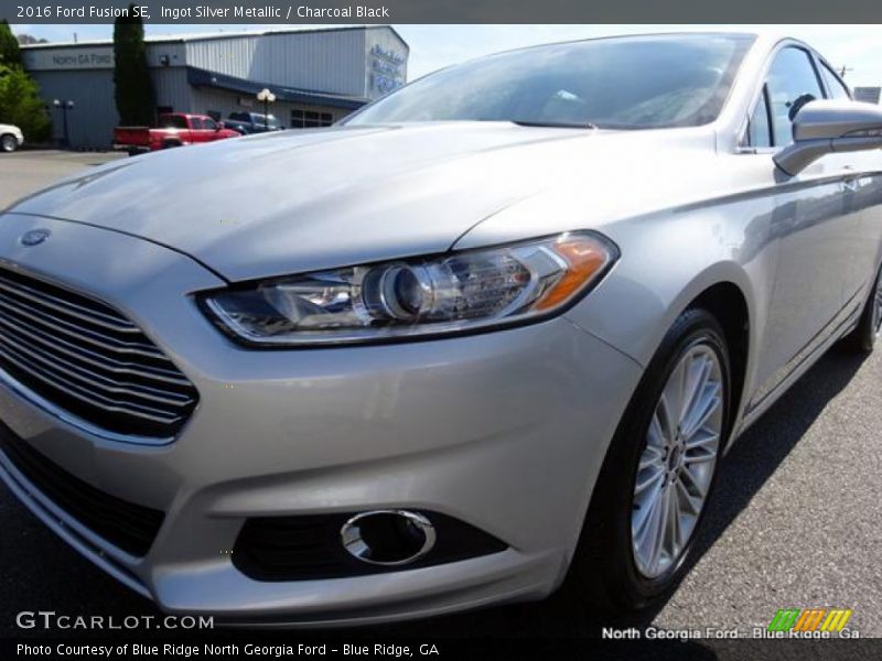 Ingot Silver Metallic / Charcoal Black 2016 Ford Fusion SE