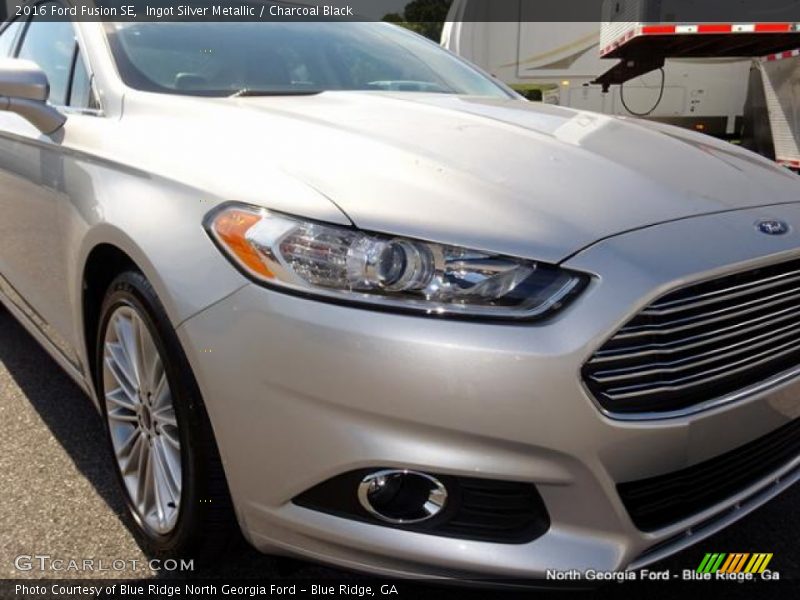 Ingot Silver Metallic / Charcoal Black 2016 Ford Fusion SE